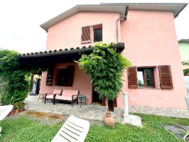 Foto Casa indipendente a Bagni di Lucca Centro di 130 m² con 6 locali