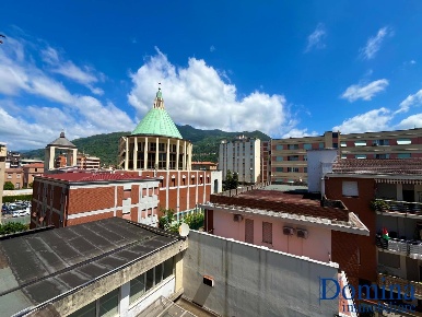 Foto Appartamento a Massa Centro di 105 m² con 5 locali in vendita