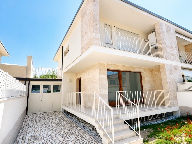 Foto Villa a schiera a Camaiore Lido di Camaiore di 173 m² con 4 locali