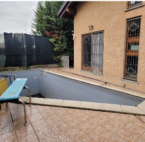 Foto Villa a schiera a Bregnano San Michele San Giorgio di 384 m²