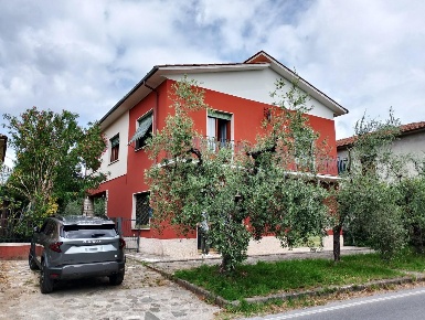 Foto Villa unifamiliare a Lucca La Maulina - Morianese di 120 m² in vendita