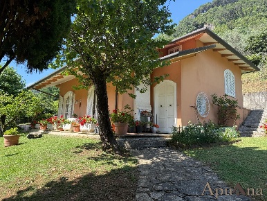 Foto Villa unifamiliare a Massa Mirteto di 142 m² con 4 locali in vendita