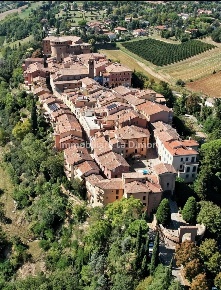Foto Villa unifamiliare a Dozza di 200 m² con 5 locali in vendita