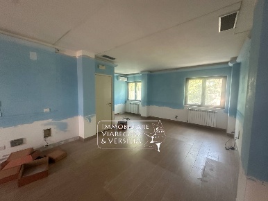 Foto Appartamento in via Cesare Battisti, Viareggio di 190 m² con 7 locali