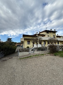 Foto Villa a schiera a Imola di 120 m² con 5 locali in vendita