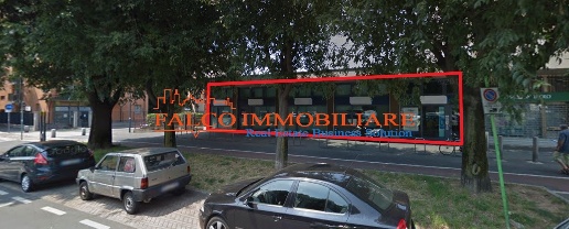 Foto Negozio in Via Amoretti, Milano Vialba di 650 m² con 4 locali