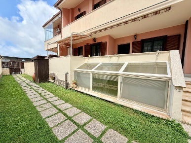 Foto Villa a schiera in Via Vilnius, Ladispoli di 120 m² con 5 locali