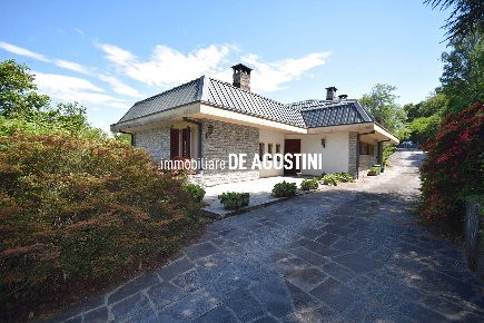 Foto Villa unifamiliare in Via per Calogna, Lesa Centro di 430 m²