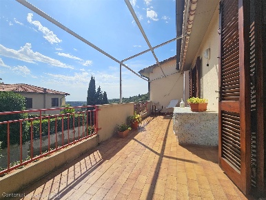 Foto Appartamento in via Guerrazzi, Riparbella di 76 m² con 4 locali
