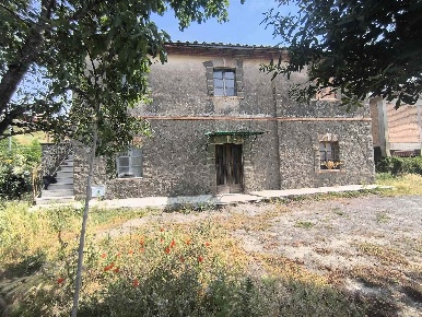 Foto Rustico a Montefiascone Centro di 140 m² con 6 locali in vendita
