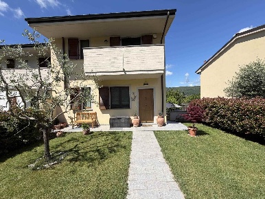 Foto Villa a schiera a Vaglia Pratolino di 120 m² con 5 locali in vendita