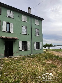 Foto Rustico a Curtatone di 160 m² con 8 locali in vendita