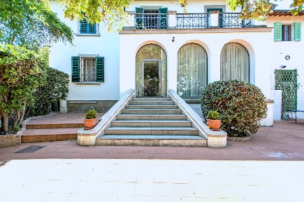 Foto Villa unifamiliare a Bagno a Ripoli Grassina di 420 m² con 11 locali