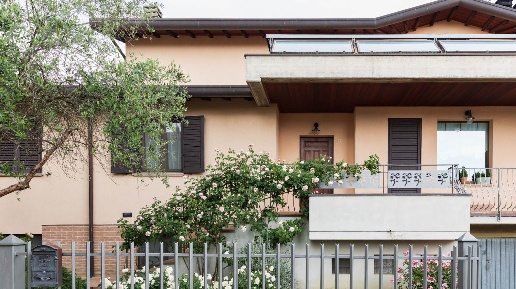 Foto Villa bifamiliare in Via Antonio Costantini  4, Assisi di 185 m²