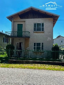 Foto Casa indipendente a Suzzara Centro di 140 m² con 6 locali in vendita
