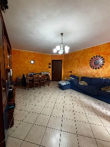 Foto Appartamento a Suzzara di 100 m² con 8 locali in vendita