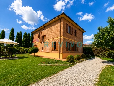 Foto Casa indipendente a Montepulciano di 250 m² con 9 locali in vendita