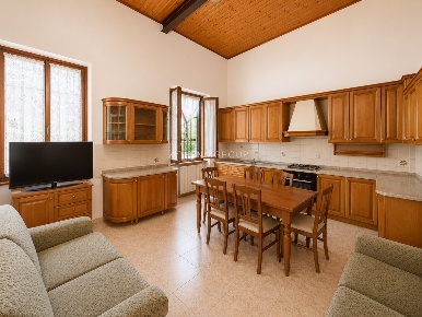 Foto Appartamento a Villasanta di 186 m² con 6 locali in vendita