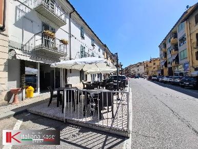 Foto Attività commerciale in C.so Italia, Gassino Torinese di 67 m²