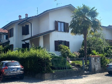Foto Case semi ndipendenti in Via Vezzani 15, Bernareggio Centro di 165 m²