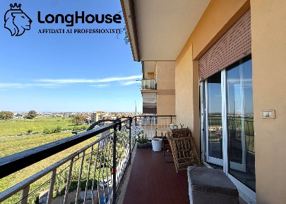 Foto Appartamento in Via Melpomene 22, Roma Torre Angela di 120 m²