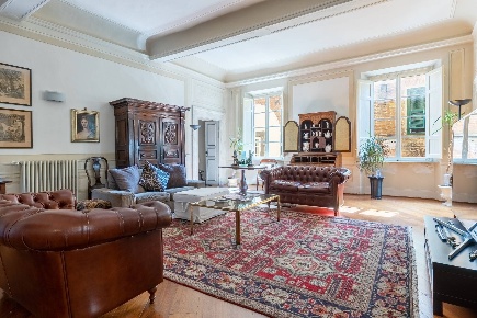 Foto Appartamento a Lucca di 300 m² con 5 locali in affitto