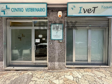 Foto Locale commerciale in Via Tiberio 32, Napoli Fuorigrotta di 80 m²