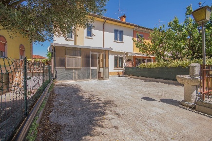 Foto Casa indipendente in via molino 9, Vigasio Centro di 184 m² in vendita