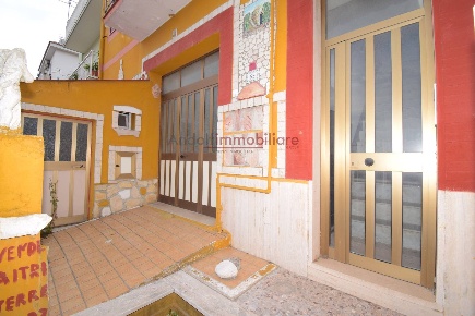 Foto Appartamento in Via Sant'Agostino 99, Gaeta di 85 m² con 4 locali