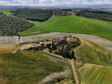 Foto Rustico in Borgo la Fonte, Buonconvento di 1247 m² con 18 locali