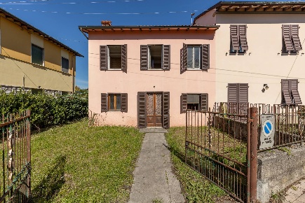 Foto Villa a schiera in via di san donato 720, Lucca San Donato di 150 m²