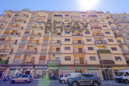 Foto Appartamento in Via Brigata Regina 93, Bari Libertà di 132 m²