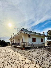 Foto Villa unifamiliare in Strada Comunale Foggia Notarnicola, di 170 m²
