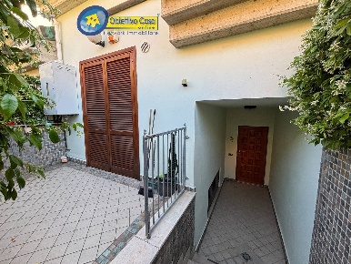 Foto Villa a schiera in via gianni di venanzo 7, Teramo Centro di 180 m²