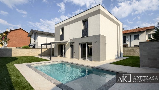 Foto Villa unifamiliare in Via Amore 2H, Galliate di 200 m² con 4 locali