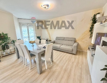 Foto Appartamento in Creva 93, Luino Centro di 97 m² con 3 locali