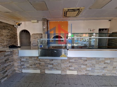 Foto Locale commerciale in via Levante, Pomezia di 57 m² con 1 locali
