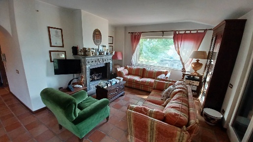 Foto Villa unifamiliare in Santa Lucia, Giuliano di Roma Centro di 200 m²