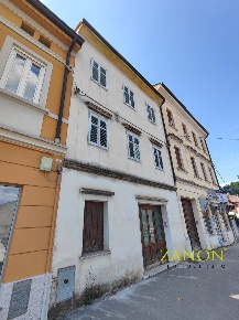 Foto Case semi ndipendenti in Via Don Bosco, Gorizia Centro di 215 m²