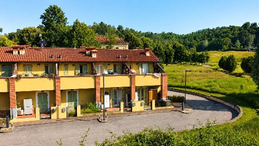 Foto Villa a schiera in frazione Mombarone 160, Asti Mombarone di 110 m²