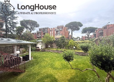 Foto Appartamento in Via Gravina Di Puglia 36, Roma Torre Gaia di 115 m²