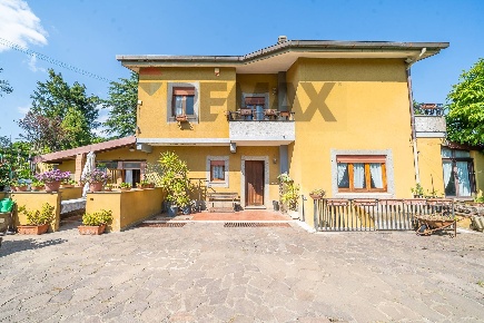 Foto Case semi ndipendenti in Via dei Tigli 1, Nemi di 200 m² con 5 locali