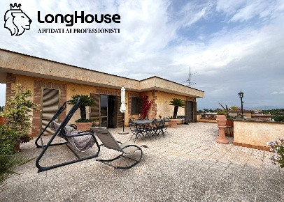 Foto Appartamento in Via Ionadi 27, Roma Rocca Cencia di 182 m² in vendita