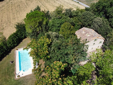 Foto Rustico a Treia Centro di 300 m² con 8 locali in vendita