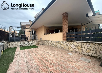 Foto Villa a schiera in via delle camelie 12, Guidonia Montecelio di 200 m²