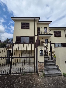 Foto Villa a schiera in Via di fiordalisi 1a, Mazzano Romano di 220 m²