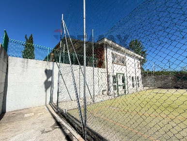 Foto Locale commerciale in contrada Coste D'Oratino, Campobasso di 120 m²