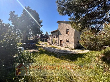 Foto Rustico in Poggio di Bretta 122, Ascoli Piceno di 300 m² con 5 locali
