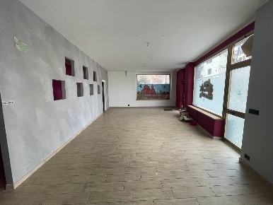 Foto Negozio in Via Fredda, Mondovì Carassone di 150 m² con 3 locali