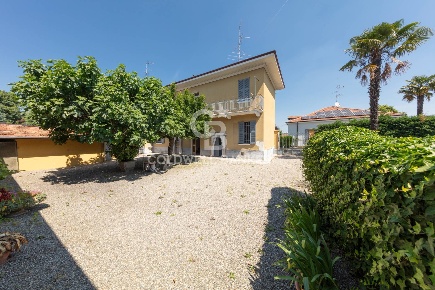 Foto Villa unifamiliare in VIA NAPOLI 3, Samarate Centro di 162 m²